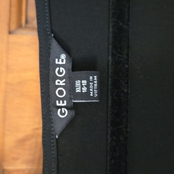 Black Blouse - Picture 3 of 6